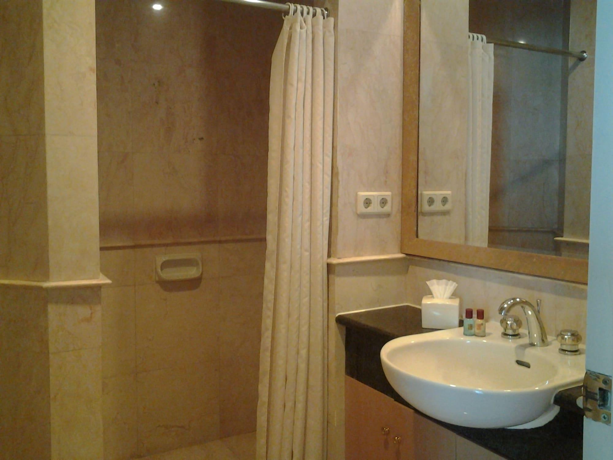 Batavia Hotel & Serviced Apartments Yakarta Exterior foto